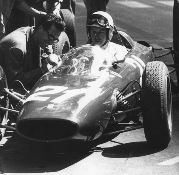 La più innovativa e potente SL di tutti i tempi - image John-Surtees-con-la-Ferrrari-156 on https://motori.net