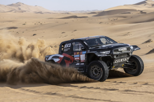 Sandrider, obiettivo Dakar - image Toyota-Hilux-Dakar on https://motori.net