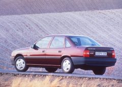 Opel storiche: appuntamento a Ferrara - image 1989-Opel-Vectra-A-2.0i-4x4-1-240x172 on https://motori.net