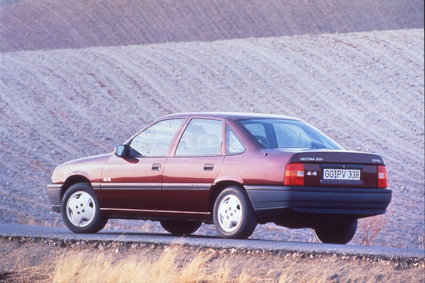 Quattro ruote motrici al prezzo di due (o quasi) - image 1989-Opel-Vectra-A-2.0i-4x4-1 on https://motori.net