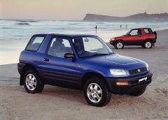 Captur, la voiture à vivre - image 1994-Toyota-RAV4-3-door-Australia-240x172 on https://motori.net
