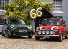 Ispirata alla Land Rover di Churchill - image mini-celebrates-its--240x172 on https://motori.net