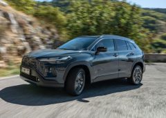 Opel comunica con i fari - image Toyota-Corolla-Cross-240x172 on https://motori.net