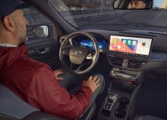 Mani libere ed occhi sulla strada