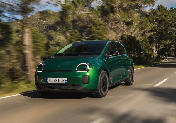 Astra ed altre Opel come fonte di alimentazione mobile - image Renault_Twingo_E-Tech_Electri on https://motori.net
