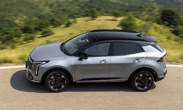 L’automobile che sfida le convenzioni - image H2V8238-scaled-1 on https://motori.net