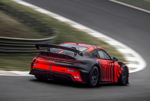 Porsche 911 GT4 R, destinata alle competizioni dei clienti - image Porsche-911-GT4-R on https://motori.net