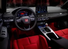 Perché i volanti in Alcantara continuano a essere la scelta delle auto più performanti Perché i volanti in Alcantara continuano a essere la scelta delle auto più performanti