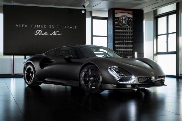 Alfa Romeo 33 Stradale “Perla Nera” - image 33-stradale-perla-nera on https://motori.net