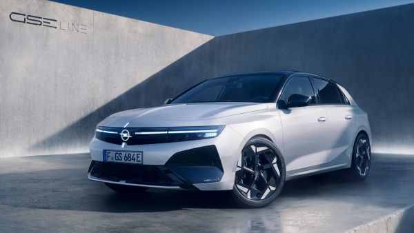 Guida autonoma: un’altra strada - image opel-astra-gse-line on https://motori.net